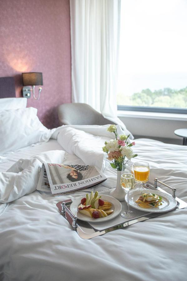 Premier Hotel אודסה מראה חיצוני תמונה Room service
