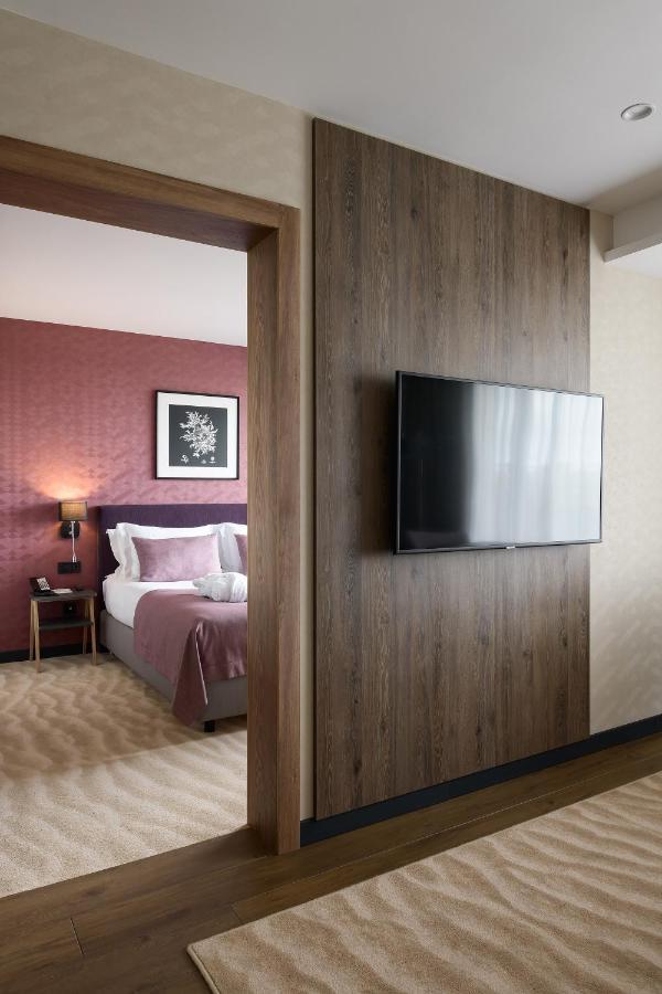 Premier Hotel אודסה מראה חיצוני תמונה A room at the hotel