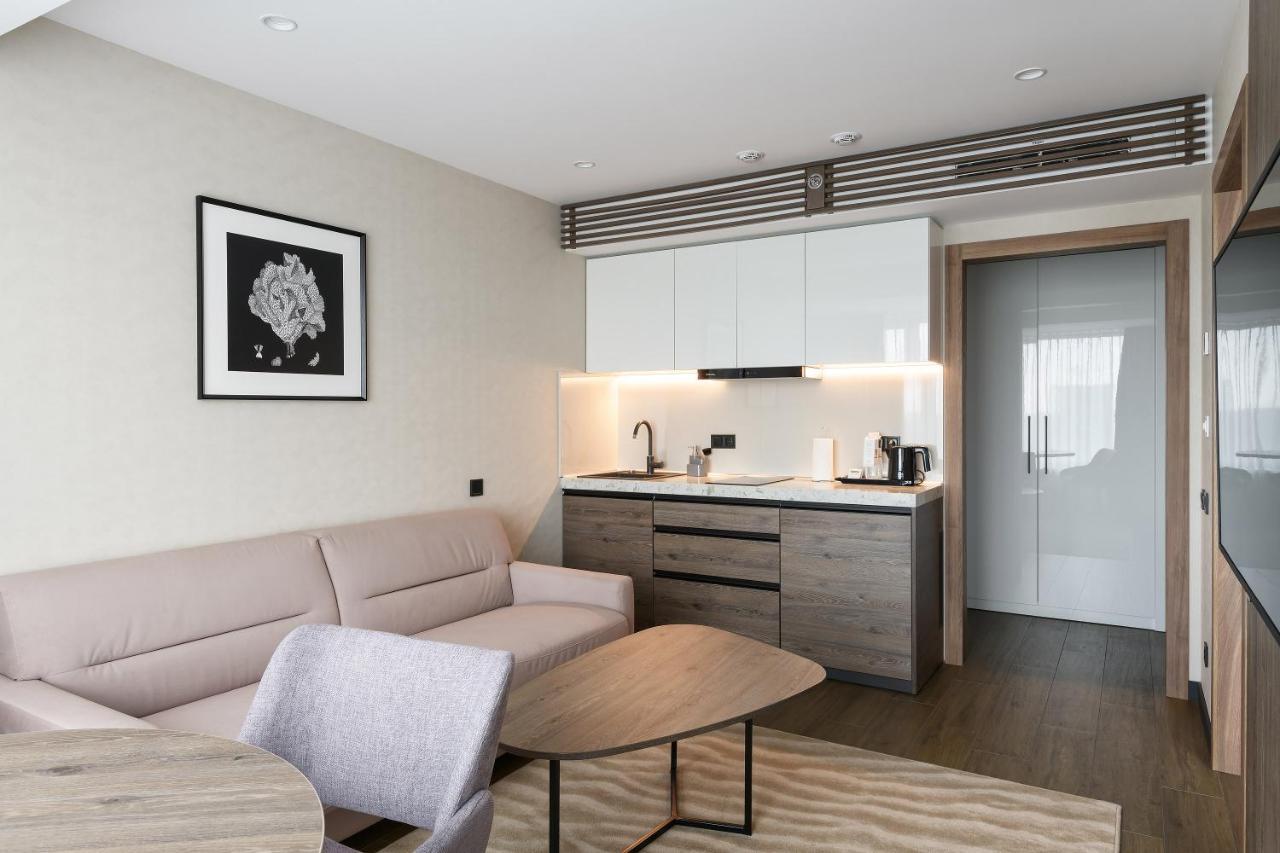 Premier Hotel אודסה מראה חיצוני תמונה A typical apartment at The Collective Old Oak