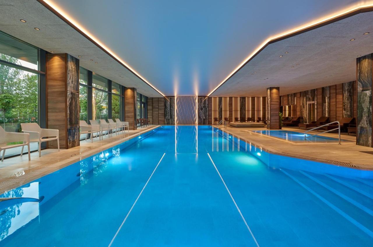 Premier Hotel אודסה מראה חיצוני תמונה The swimming pool at The Dorchester