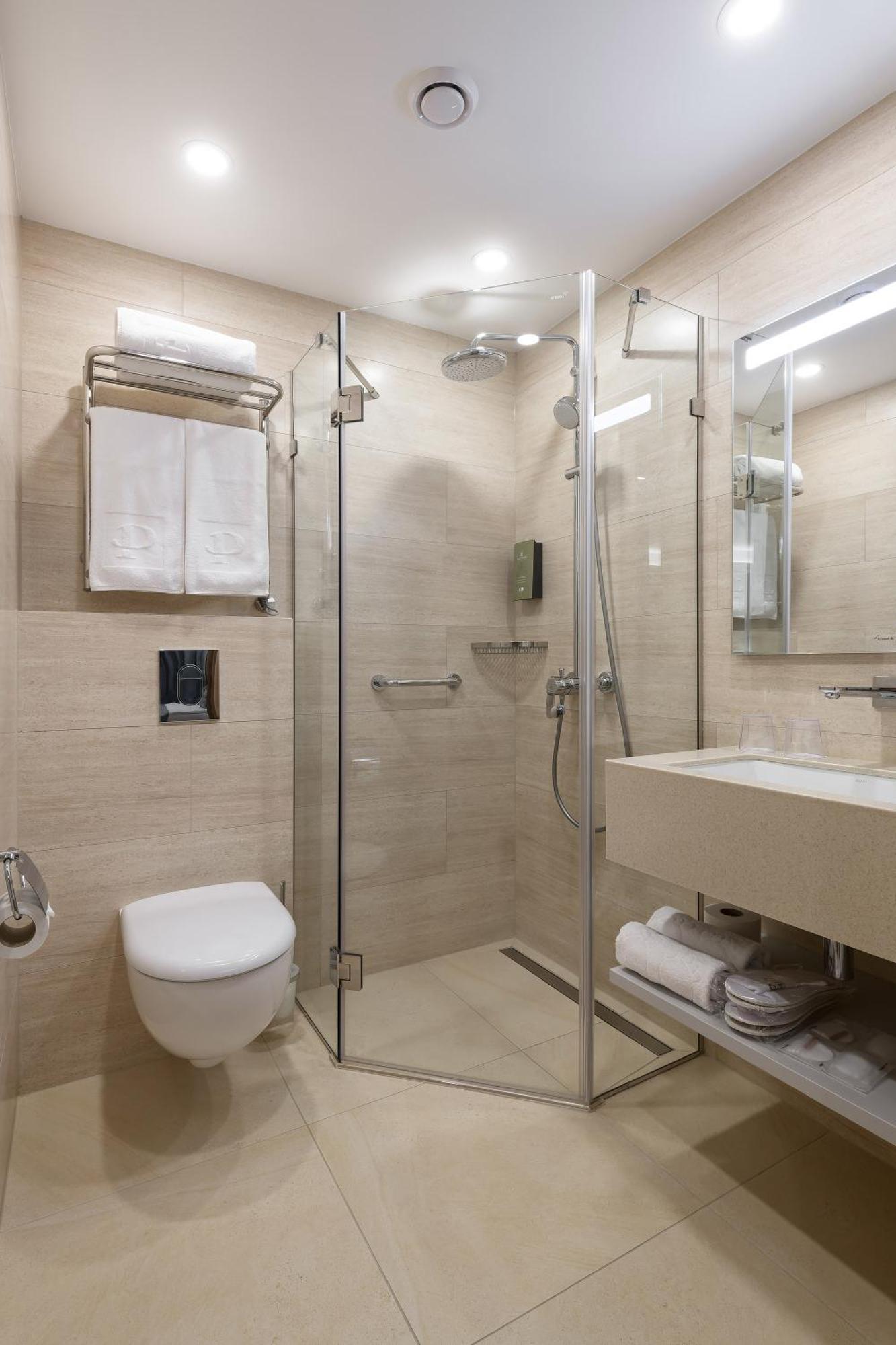 Premier Hotel אודסה חדר תמונה A shower cubicle